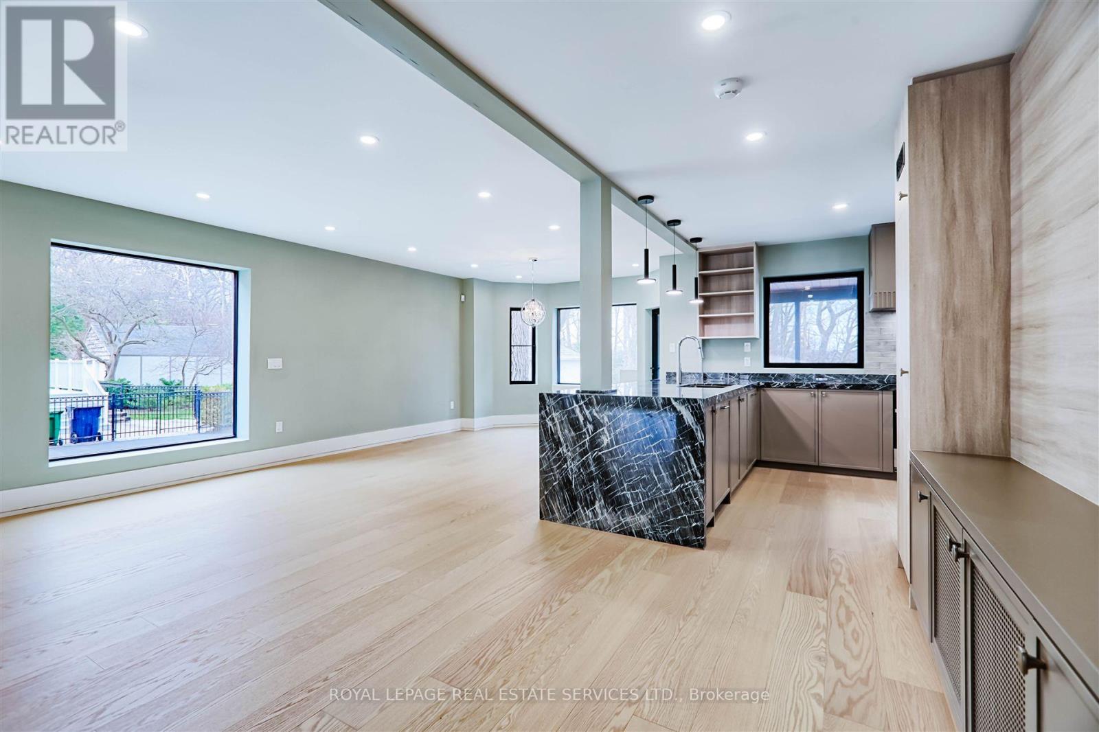 Property at 324 RIVERSIDE DRIVE image 5