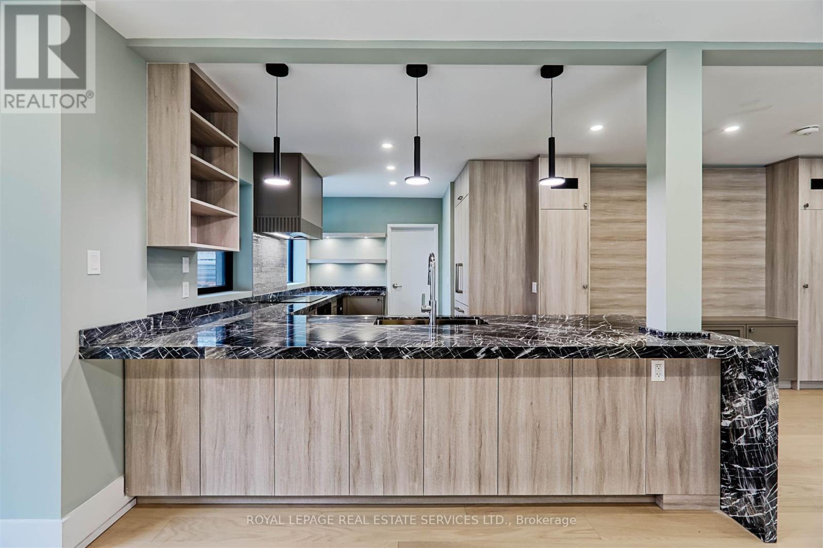 324 Riverside Drive, Toronto, Ontario  M6S 4B2 - Photo 6 - W12241880