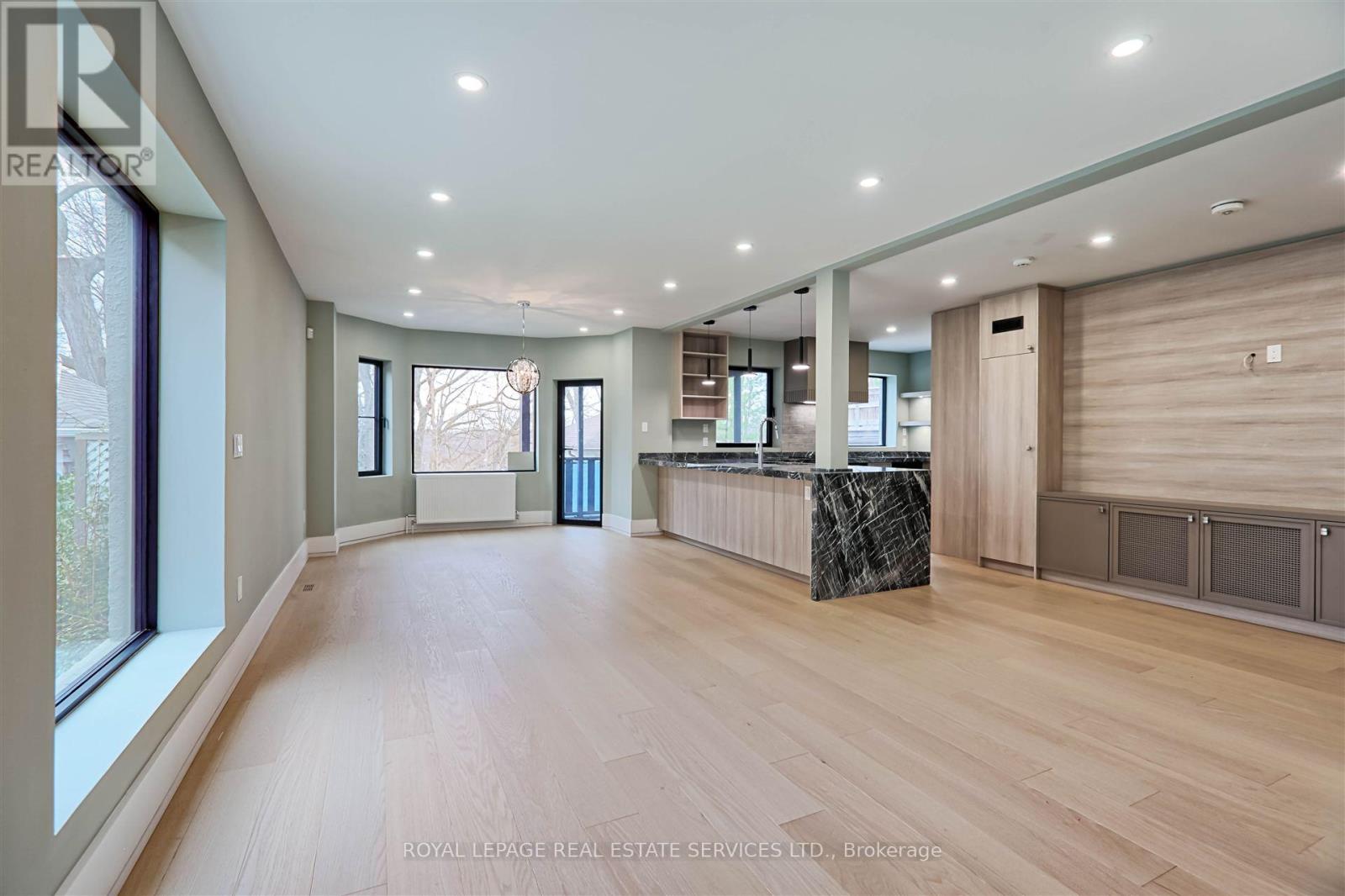 324 Riverside Drive, Toronto, Ontario  M6S 4B2 - Photo 7 - W12241880