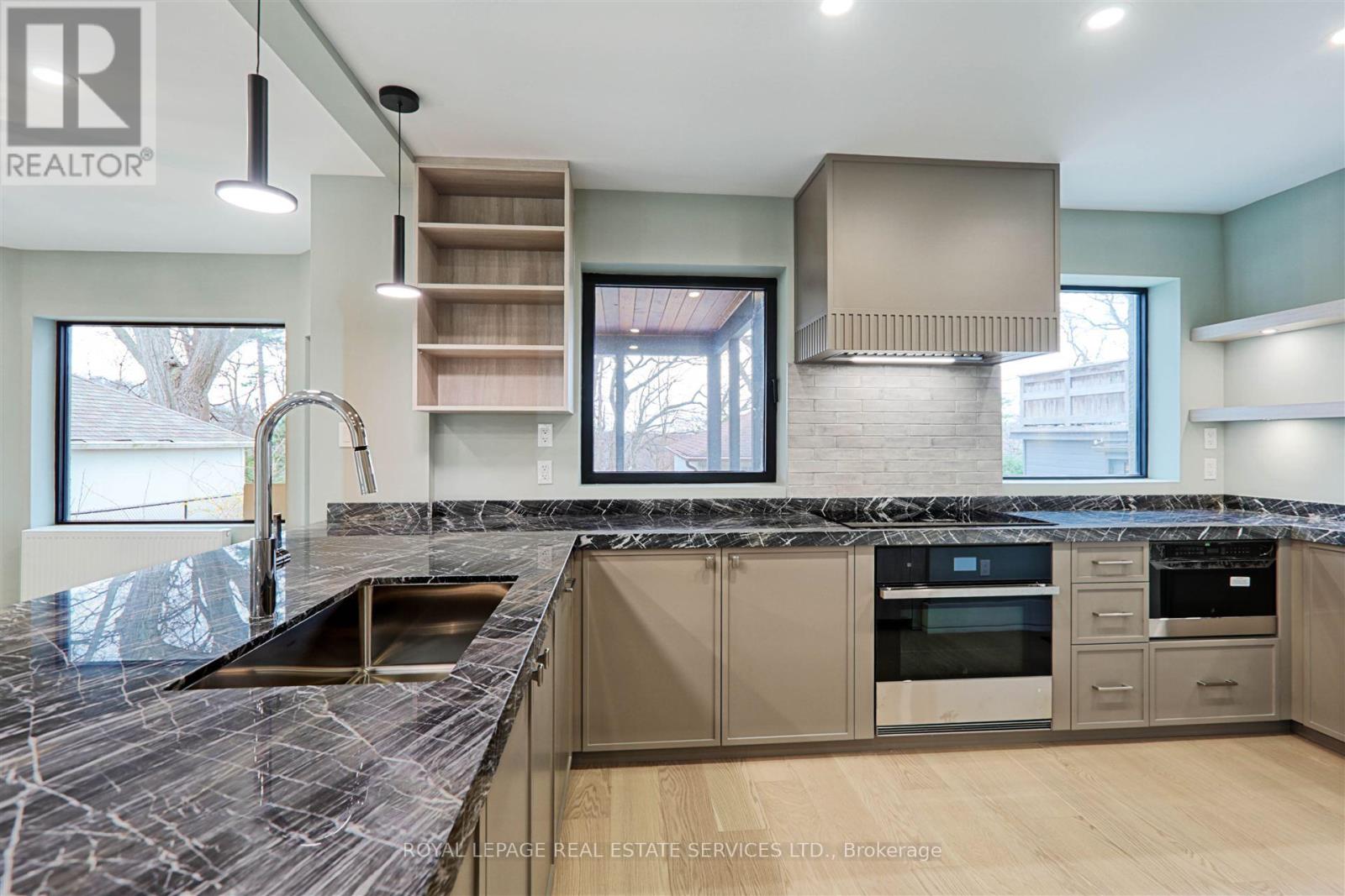 324 Riverside Drive, Toronto, Ontario  M6S 4B2 - Photo 9 - W12241880
