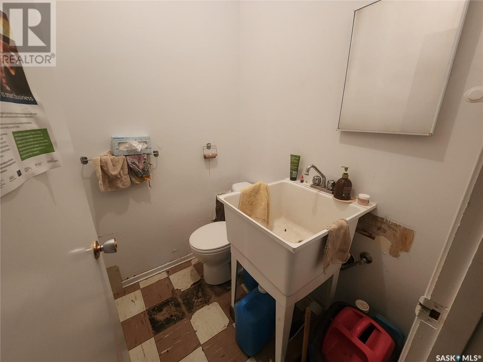 38 Edouard Beaupre Street, Willow Bunch, Saskatchewan  S0H 4K0 - Photo 12 - SK010524
