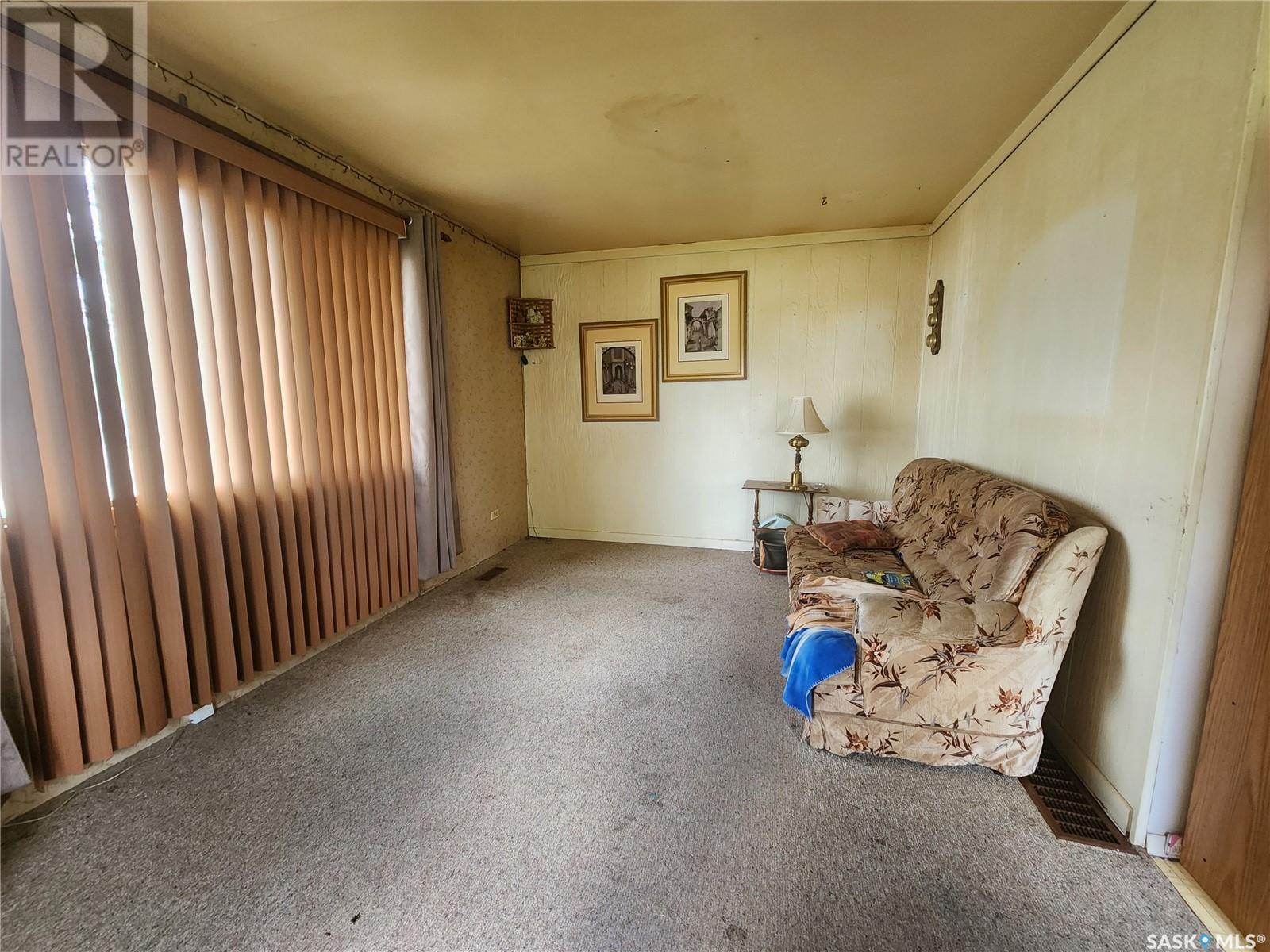 20 Edouard Beaupre Street, Willow Bunch, Saskatchewan  S0H 4K0 - Photo 14 - SK010523
