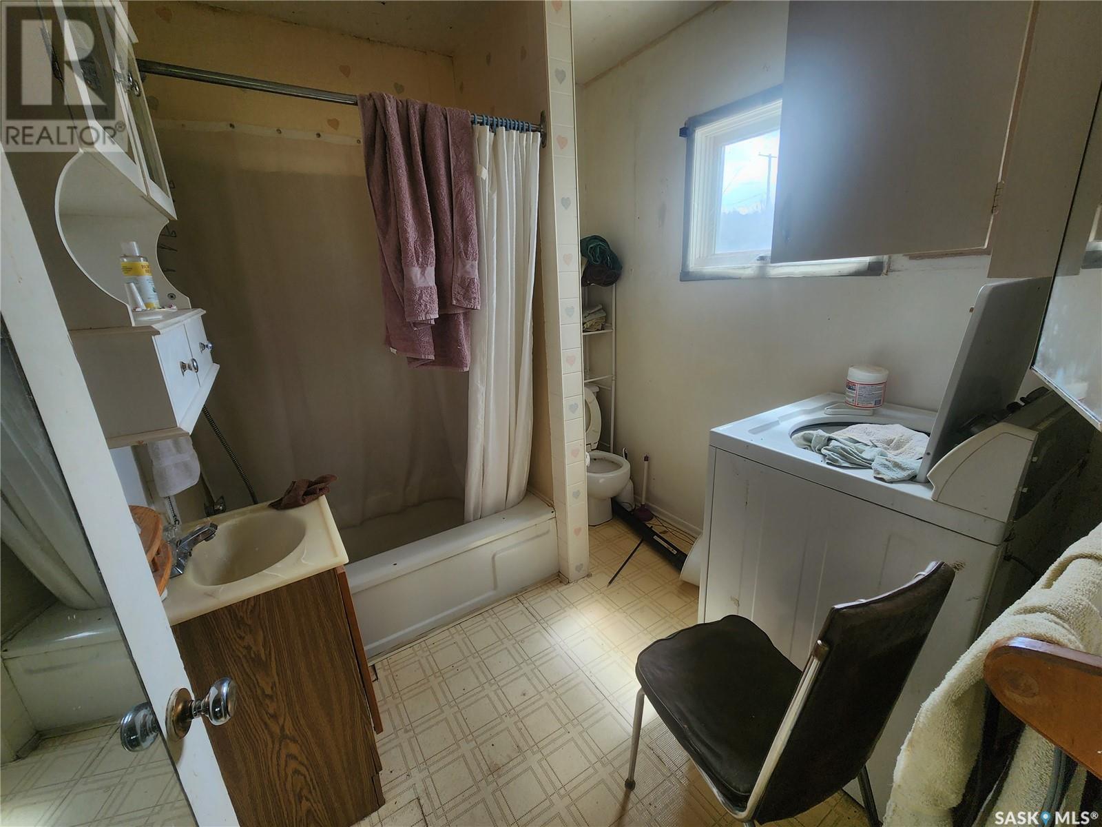 20 Edouard Beaupre Street, Willow Bunch, Saskatchewan  S0H 4K0 - Photo 3 - SK010523