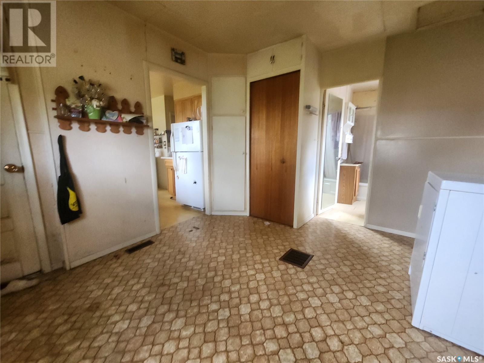 20 Edouard Beaupre Street, Willow Bunch, Saskatchewan  S0H 4K0 - Photo 7 - SK010523