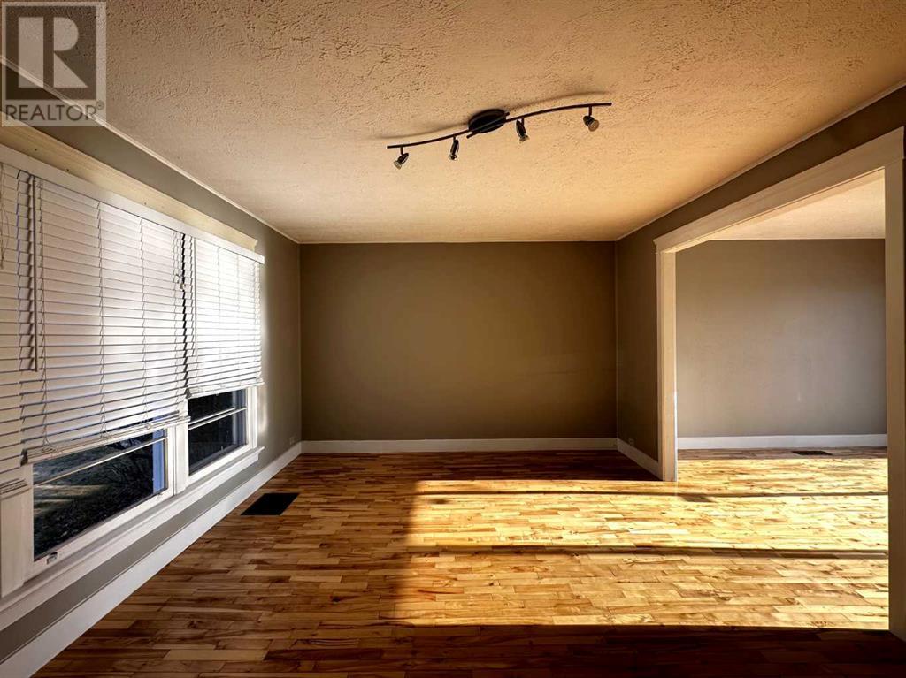 Property at 2001 24A Street SW image 3