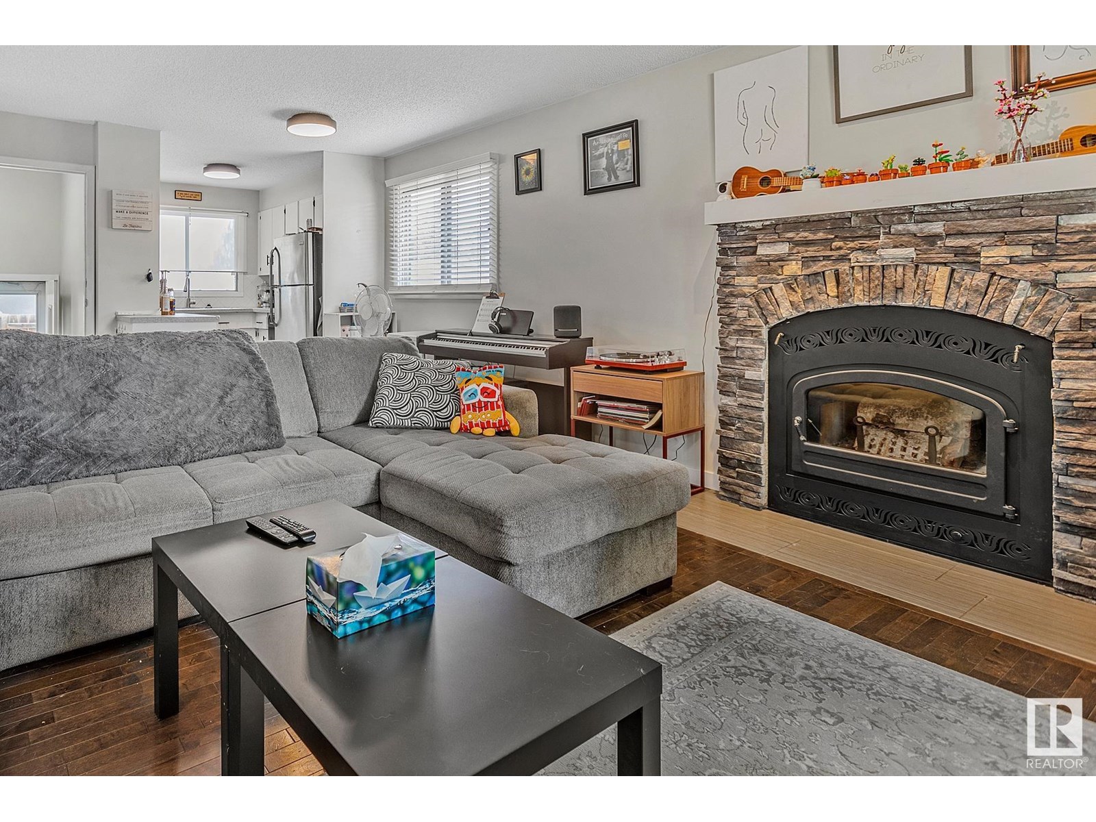 Property at 512 KNOTTWOOD W NW image 2
