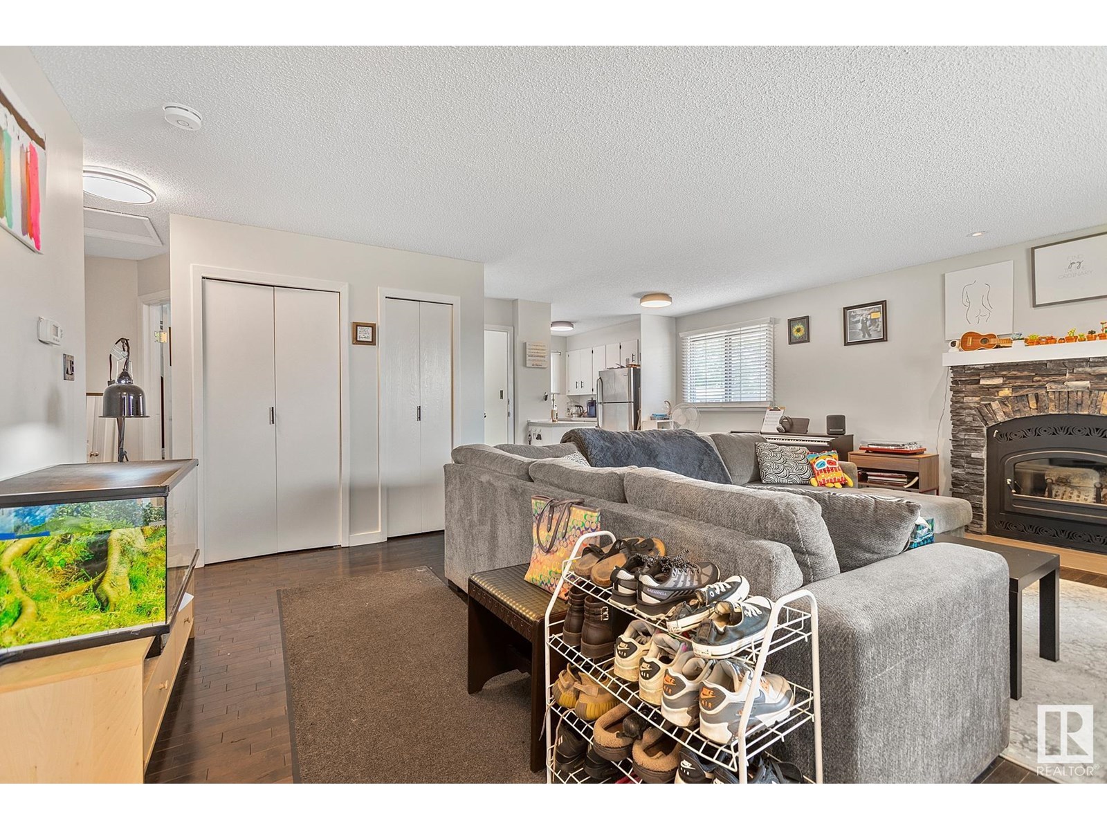 Property at 512 KNOTTWOOD W NW image 5