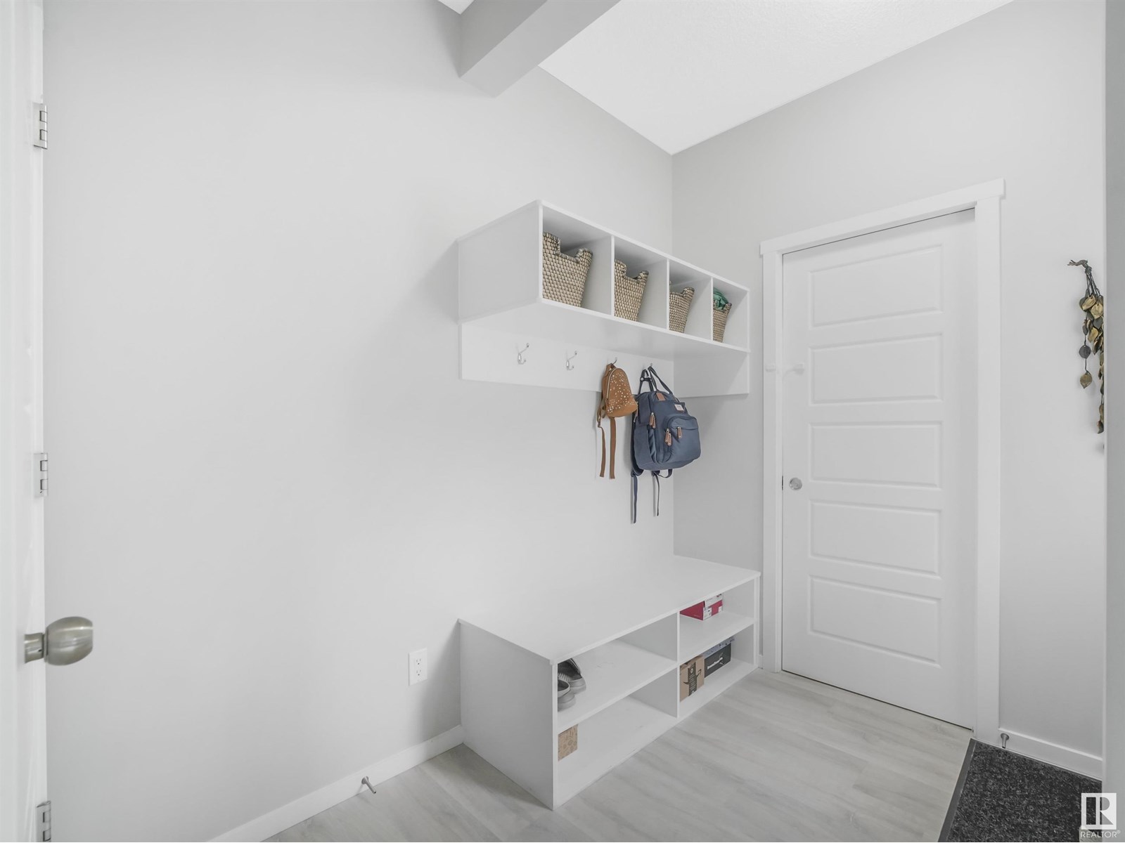 Property at 92 ABBEY RD image 2