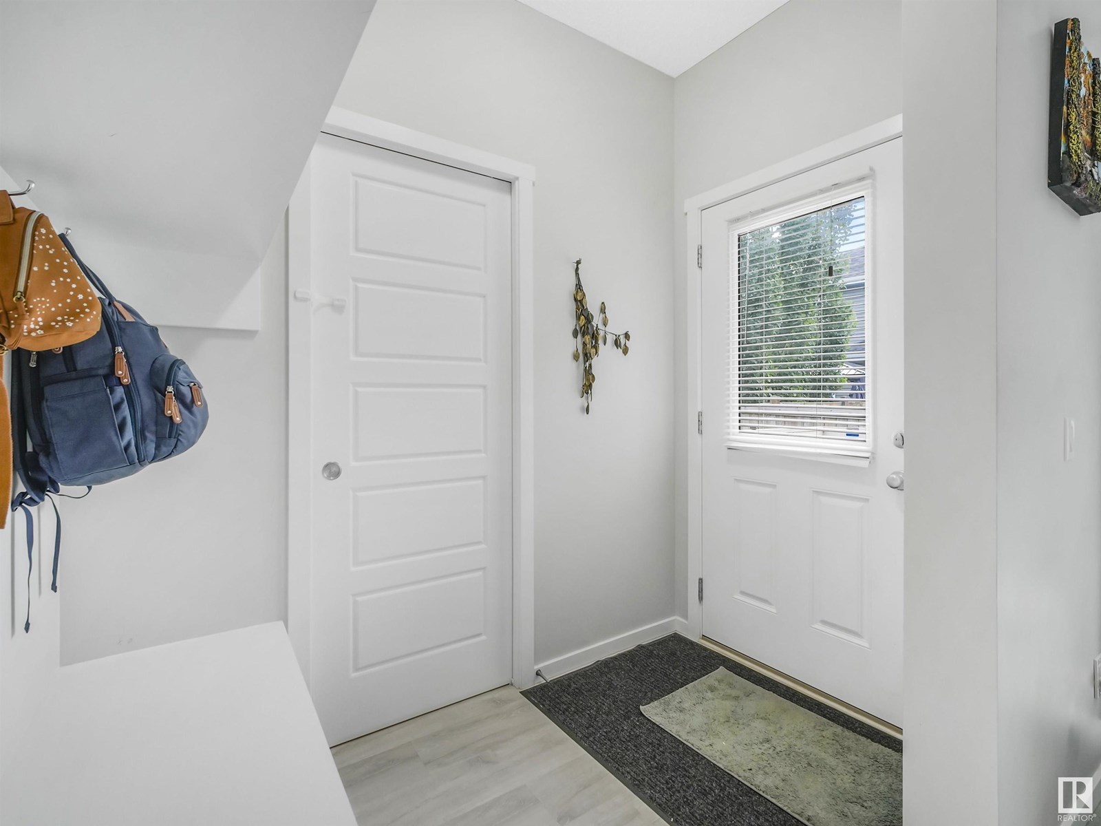 Property at 92 ABBEY RD image 3