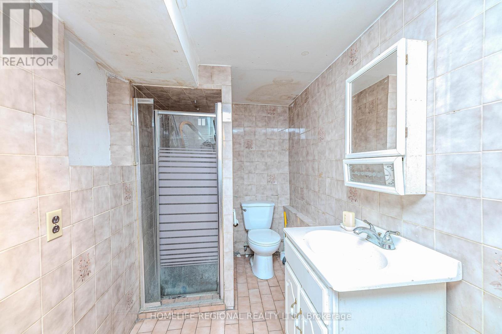 Main Floor - 1573 Dundas Street W, Toronto, Ontario  M6K 1T9 - Photo 13 - C12242055