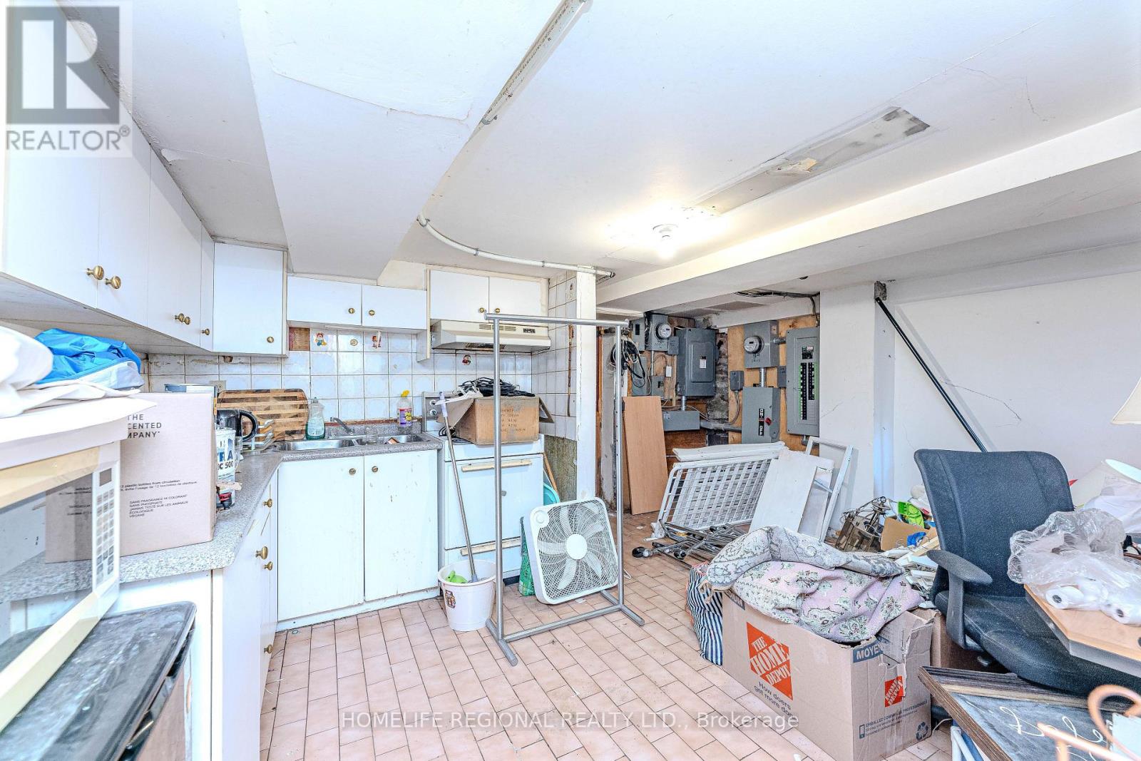 Main Floor - 1573 Dundas Street W, Toronto, Ontario  M6K 1T9 - Photo 14 - C12242055