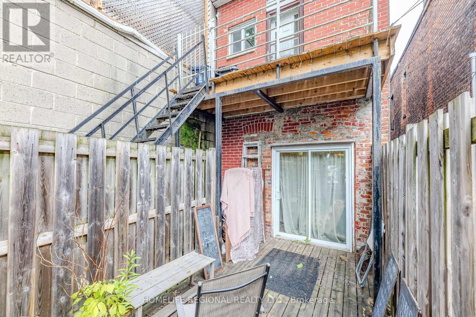 Main Floor - 1573 Dundas Street W, Toronto, Ontario  M6K 1T9 - Photo 17 - C12242055