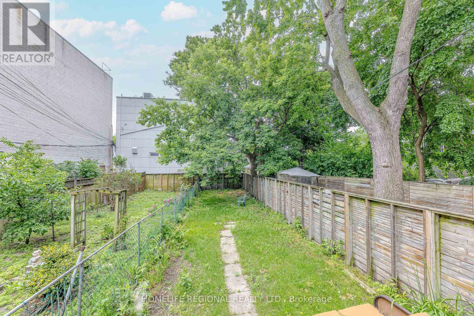 Main Floor - 1573 Dundas Street W, Toronto, Ontario  M6K 1T9 - Photo 18 - C12242055