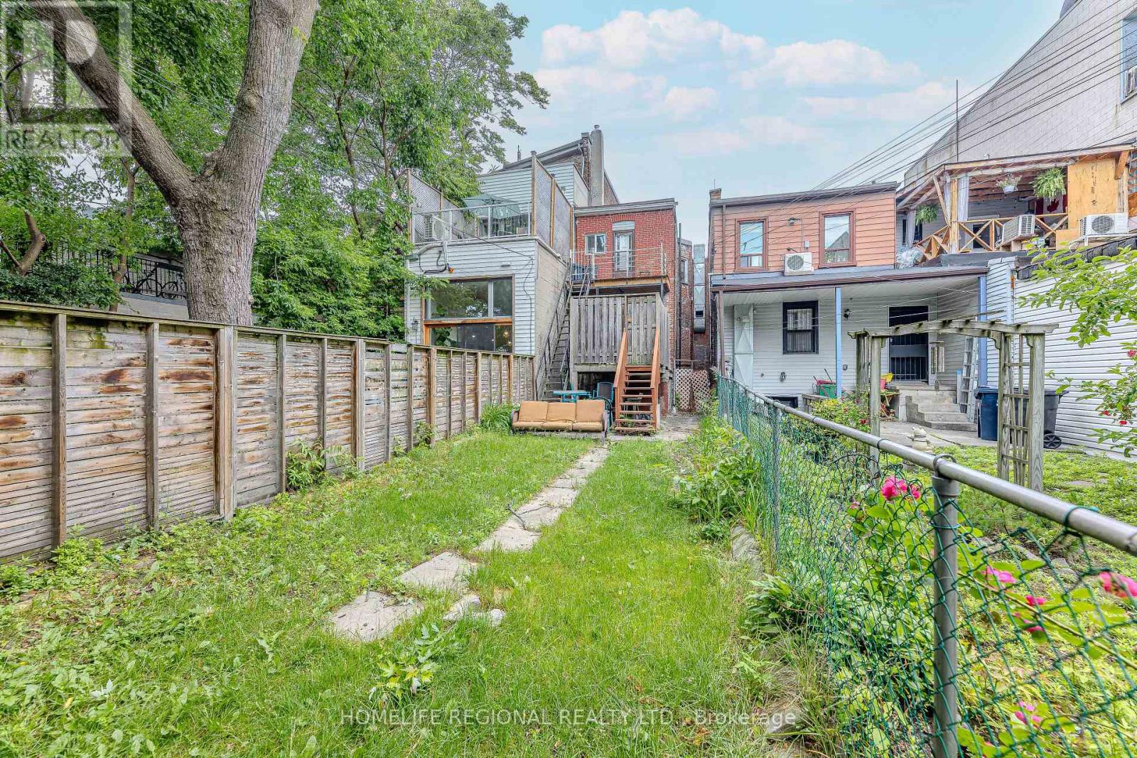 Main Floor - 1573 Dundas Street W, Toronto, Ontario  M6K 1T9 - Photo 19 - C12242055