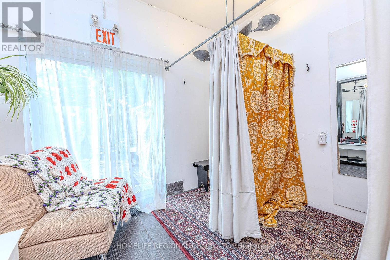 Main Floor - 1573 Dundas Street W, Toronto, Ontario  M6K 1T9 - Photo 7 - C12242055