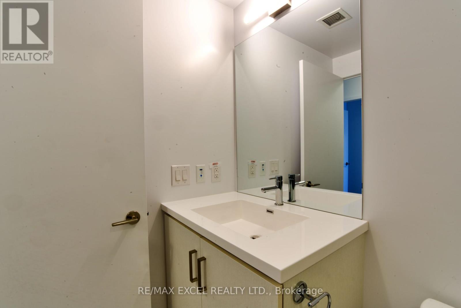 1102 - 38 Honeycrisp Crescent, Vaughan, Ontario  L4K 0M8 - Photo 17 - N12242108