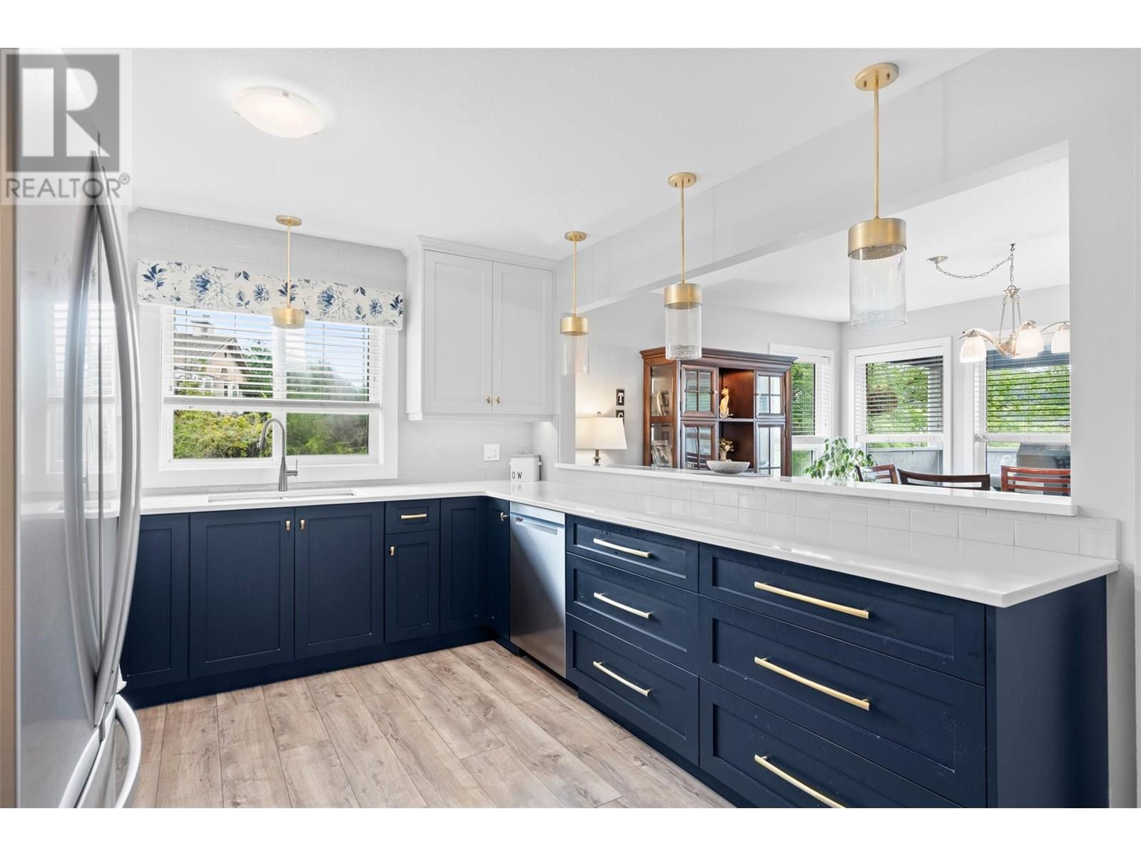 Property at 126 Verna Court image 4