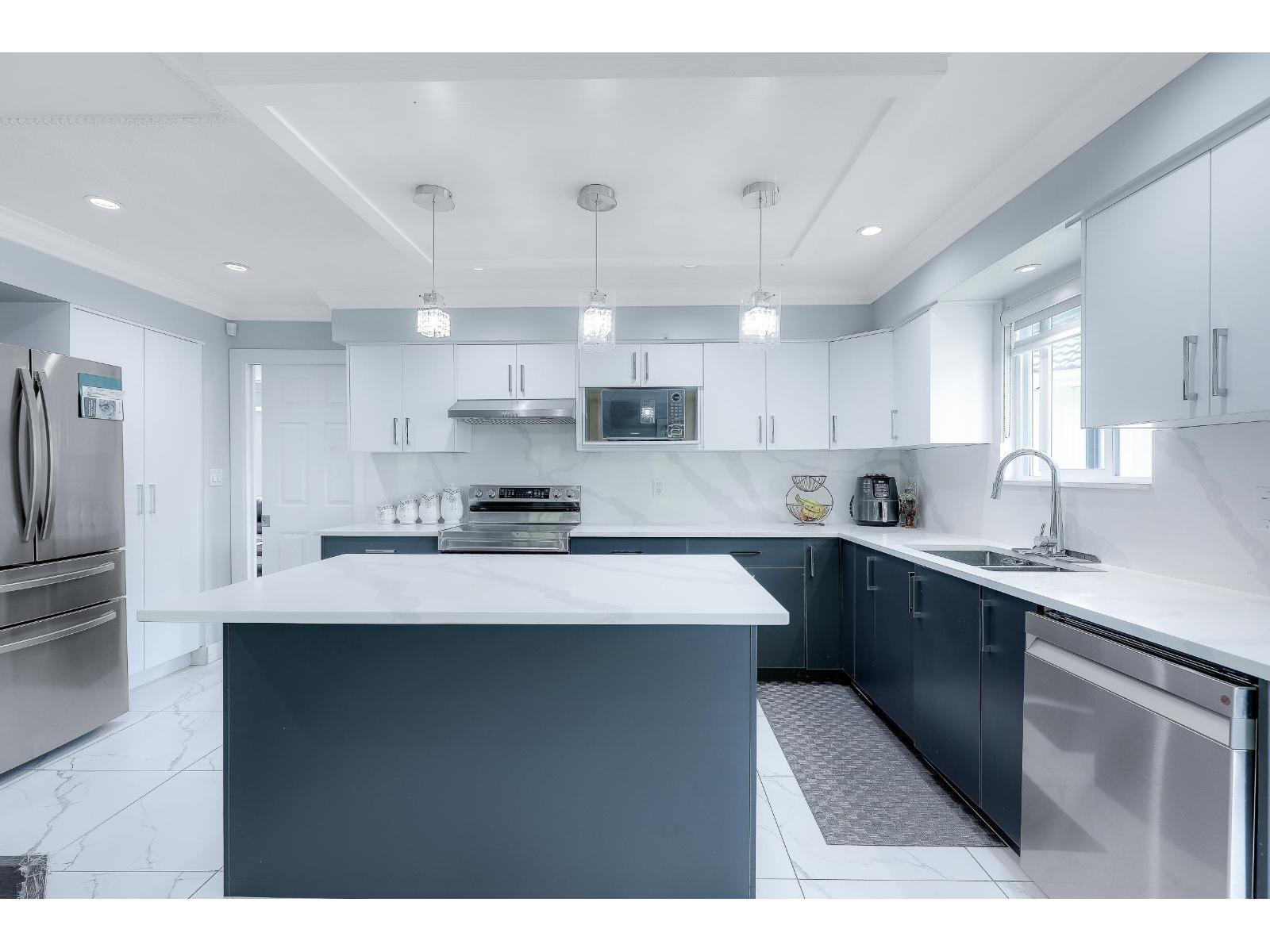 7595 122a Street, Surrey, British Columbia  V3W 0K7 - Photo 2 - R3018556