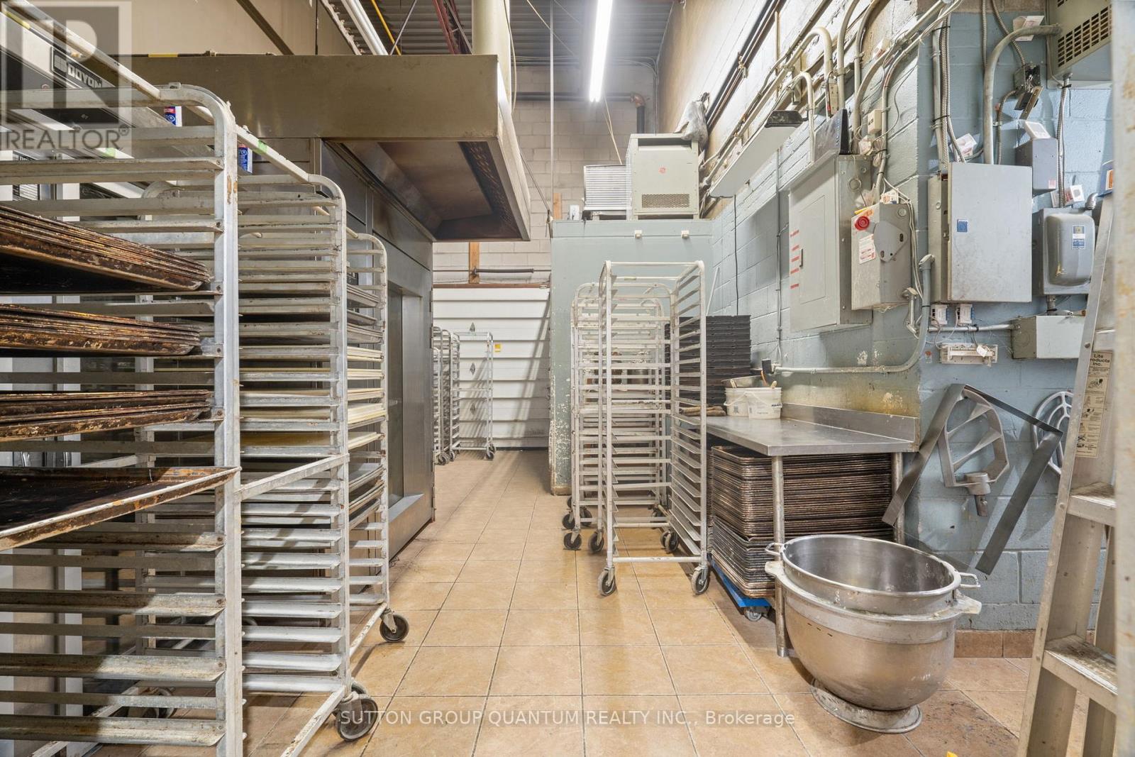 6 - 2555 Dixie Road, Mississauga, Ontario  L4Y 4C4 - Photo 19 - W12242046