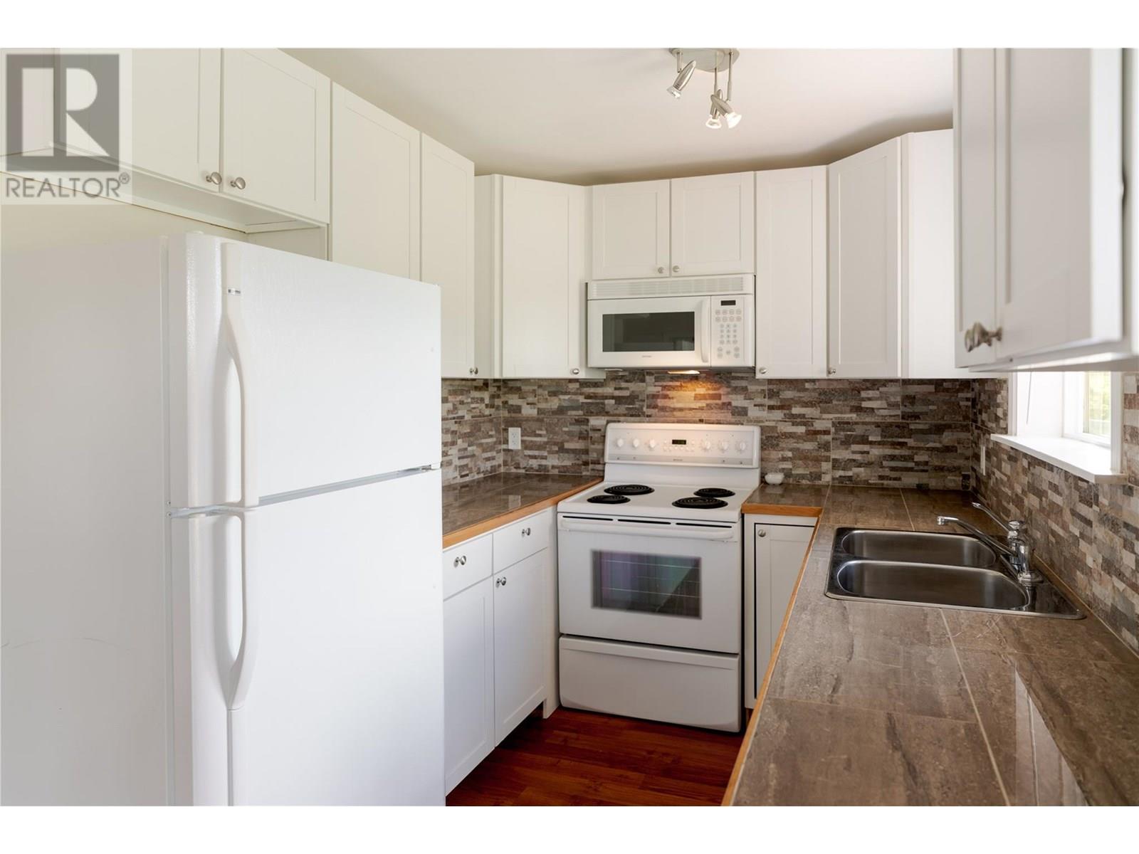 Property at 10484 Seaton Road image 3