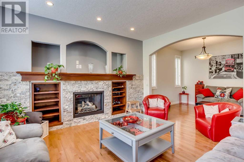 Property at 73 Sherwood Circle NW image 4