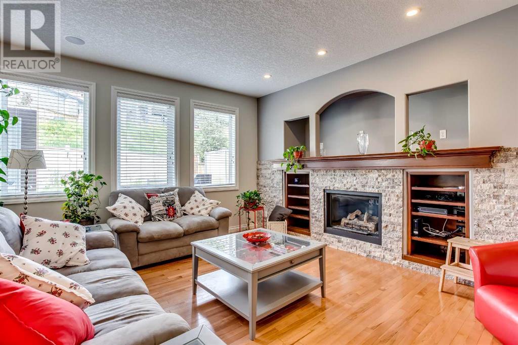Property at 73 Sherwood Circle NW image 3
