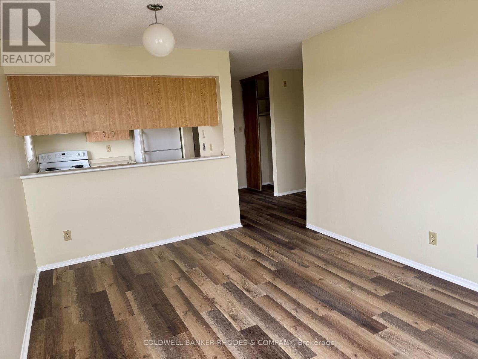 404 - 325 Centrum Boulevard, Ottawa, Ontario  K1E 3W8 - Photo 4 - X12236870