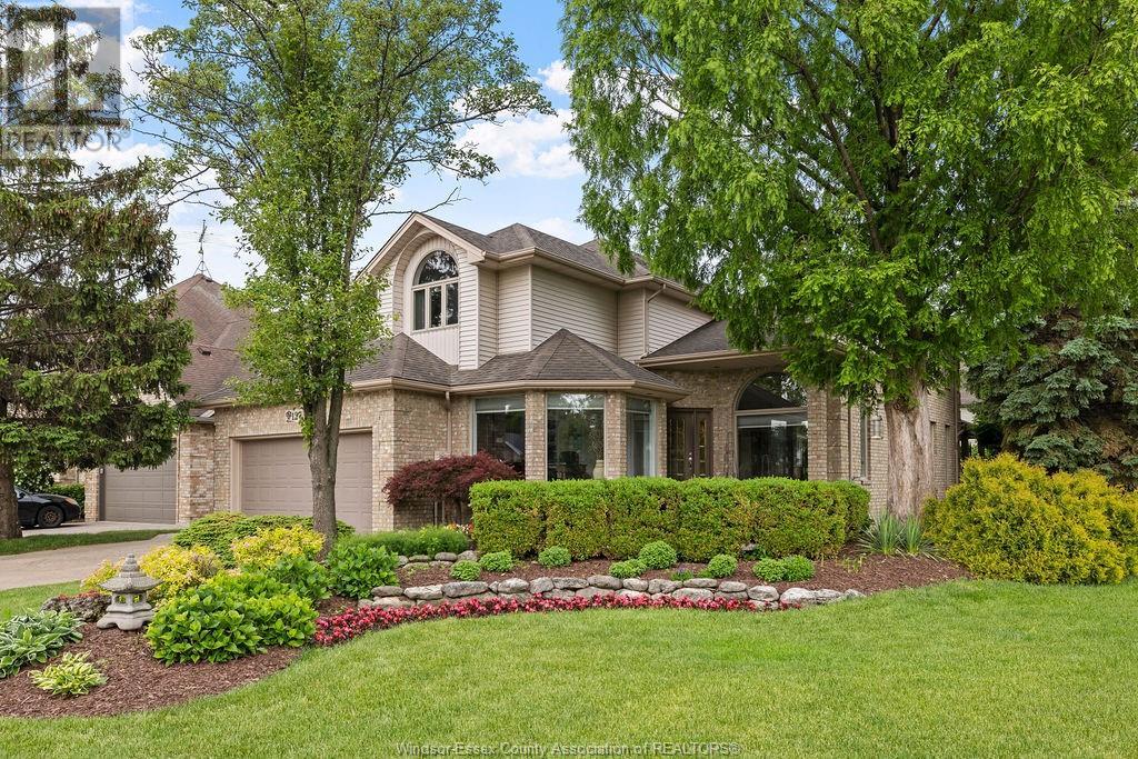 Property at 127 MCMURREN CRESCENT image 3