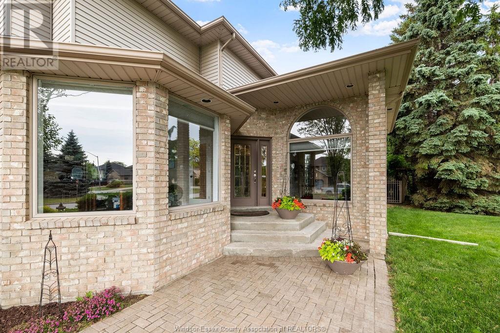 Property at 127 MCMURREN CRESCENT image 5