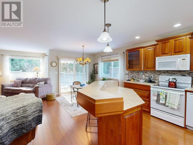 Property at 4-4897 ONTARIO AVE image 3