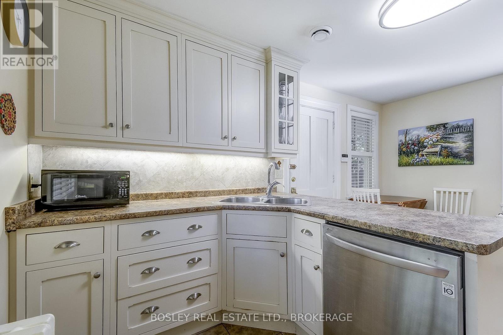 670 King Street, Niagara-On-The-Lake (Town), Ontario  L0S 1J0 - Photo 16 - X12242263