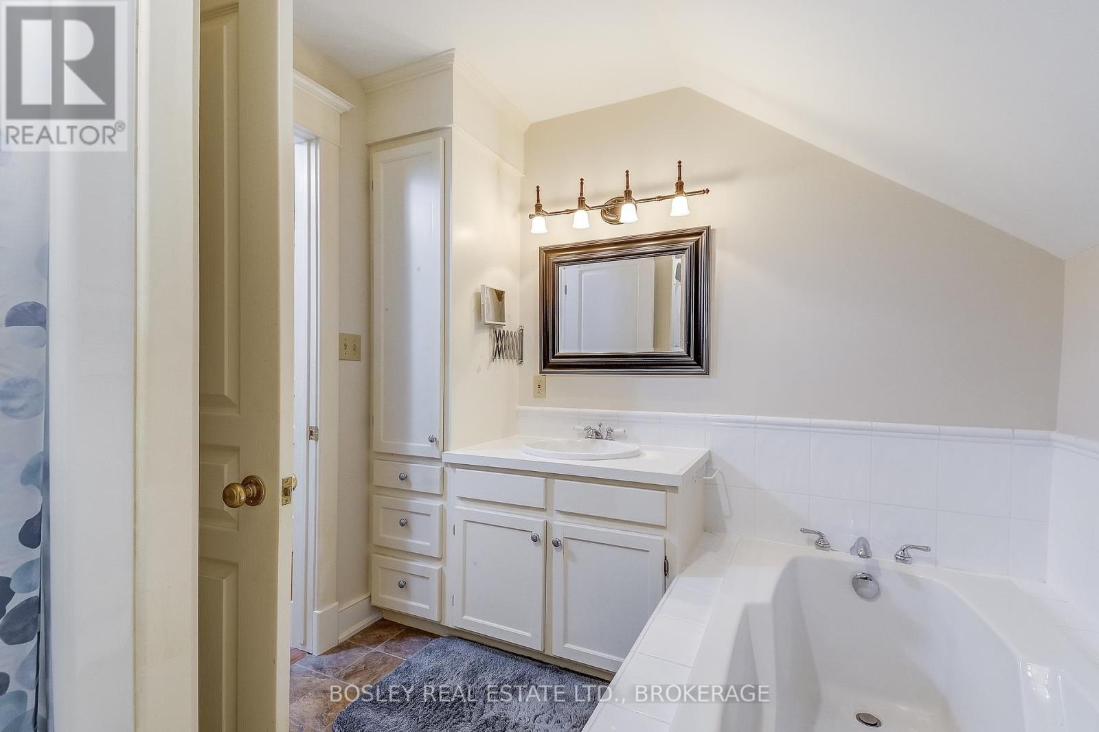 670 King Street, Niagara-On-The-Lake (Town), Ontario  L0S 1J0 - Photo 25 - X12242263