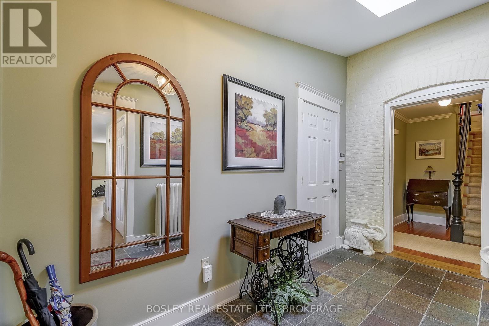 Property at 670 KING STREET image 4