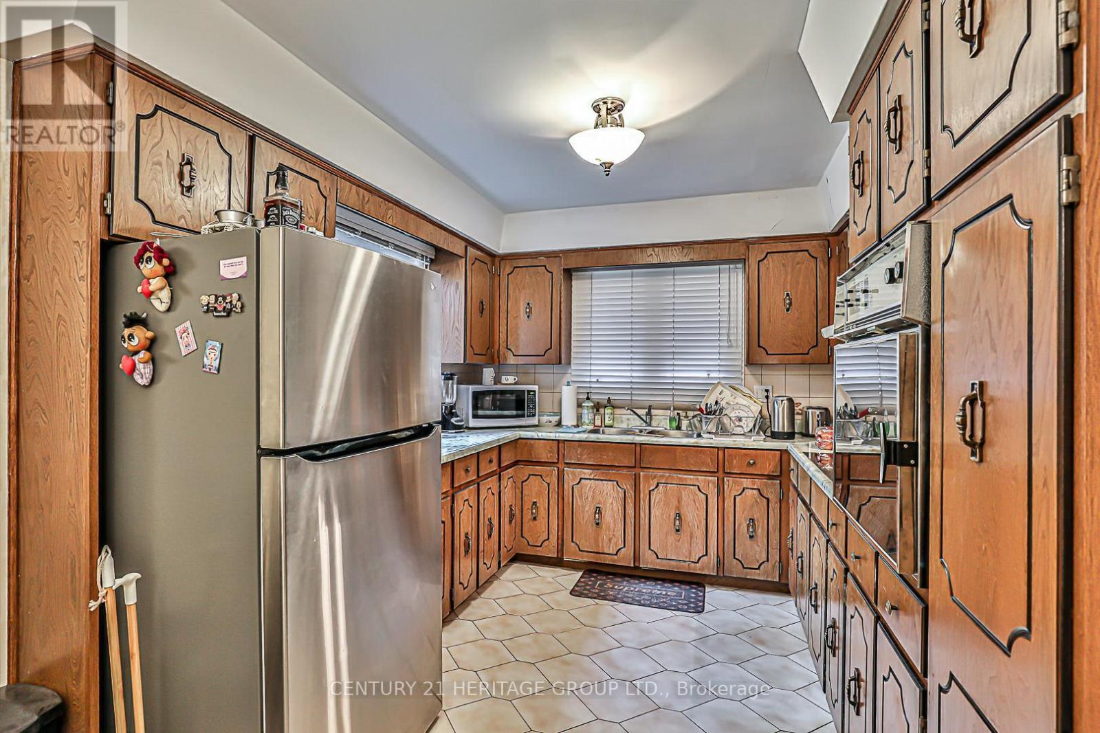 40 Weldrick Road W, Richmond Hill, Ontario  L4C 3T8 - Photo 9 - N12242140