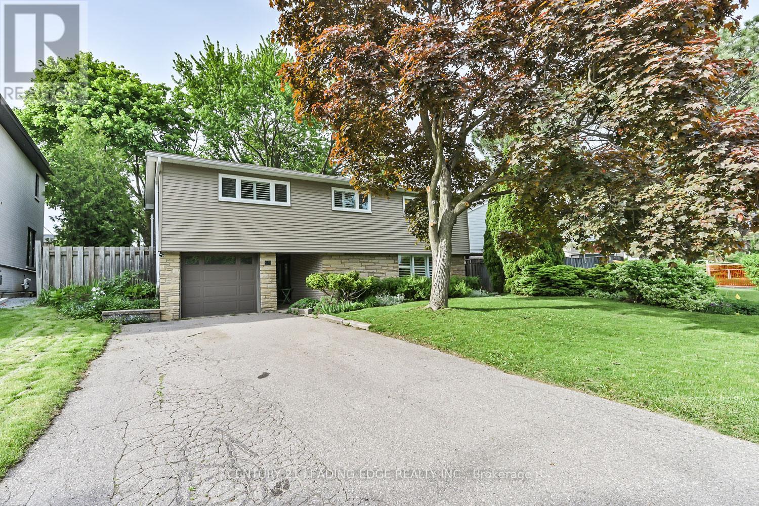 Property at 40 FONTHILL BOULEVARD image 1
