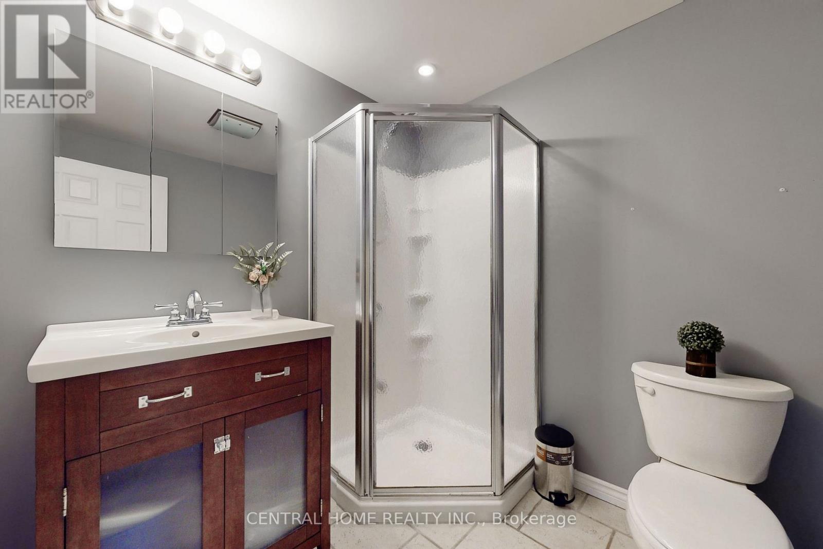 49 Ferncroft Drive, Georgina, Ontario  L4P 4B8 - Photo 21 - N12242184