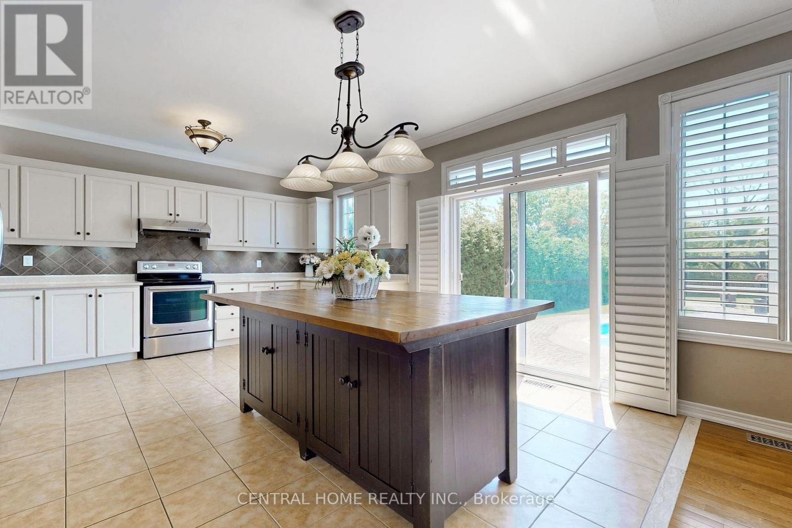 49 Ferncroft Drive, Georgina, Ontario  L4P 4B8 - Photo 8 - N12242184