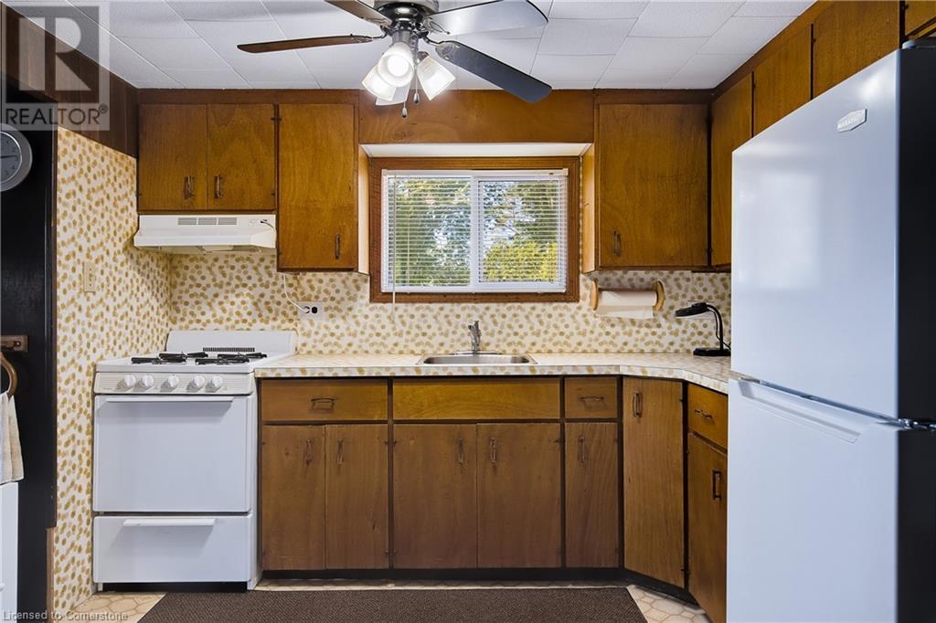 Property at 3058 LAKESHORE Road image 5