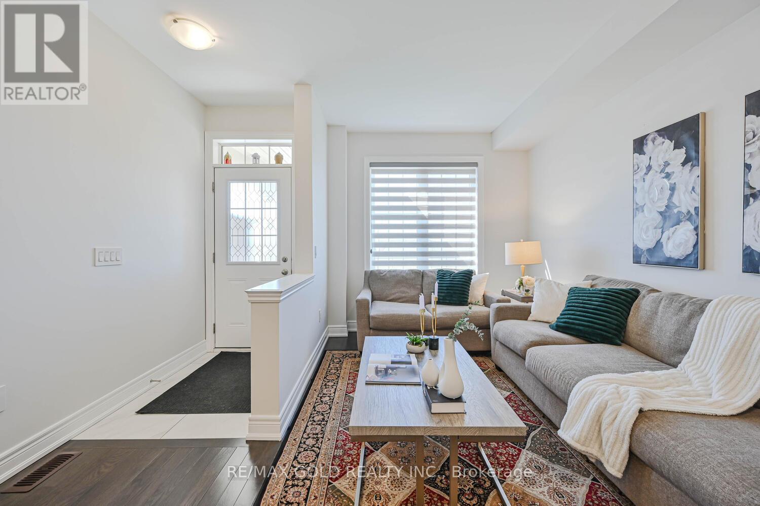 Property at 27 ENCLAVE TRAIL image 4