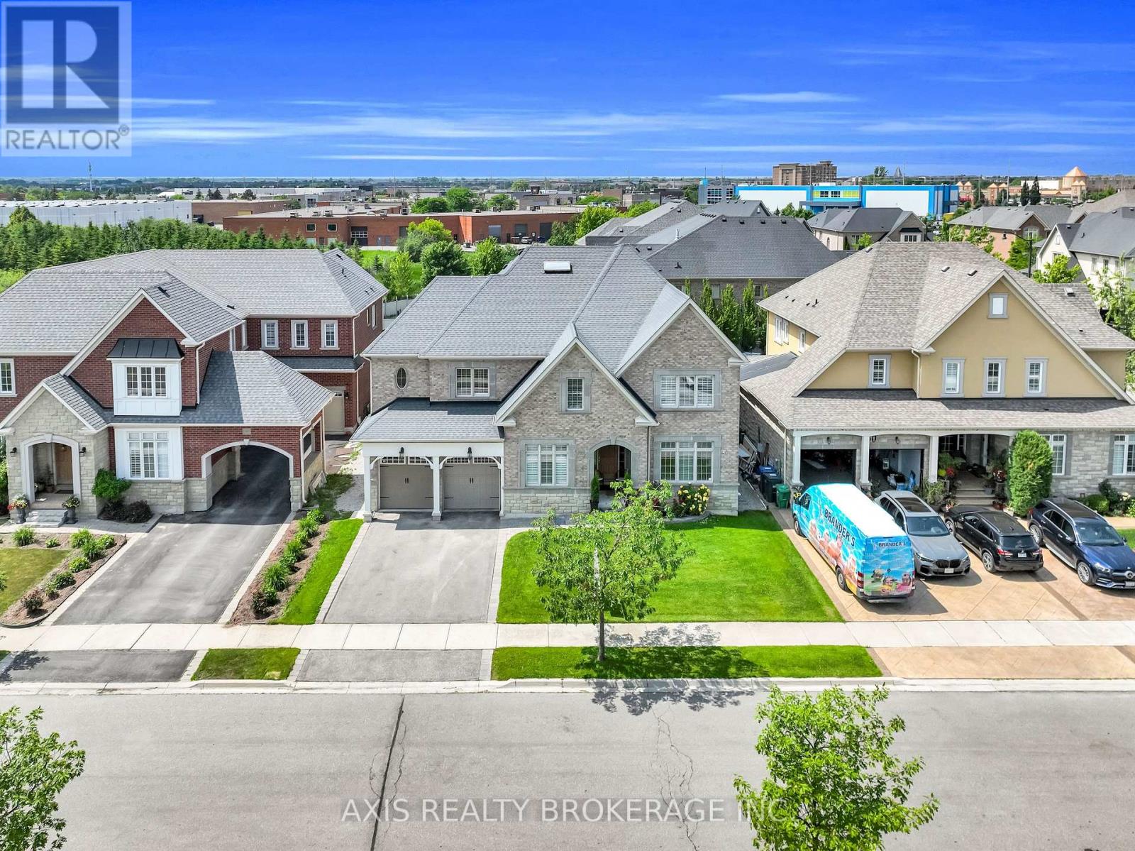 Property at 48 KELWAYS CIRCLE image 4