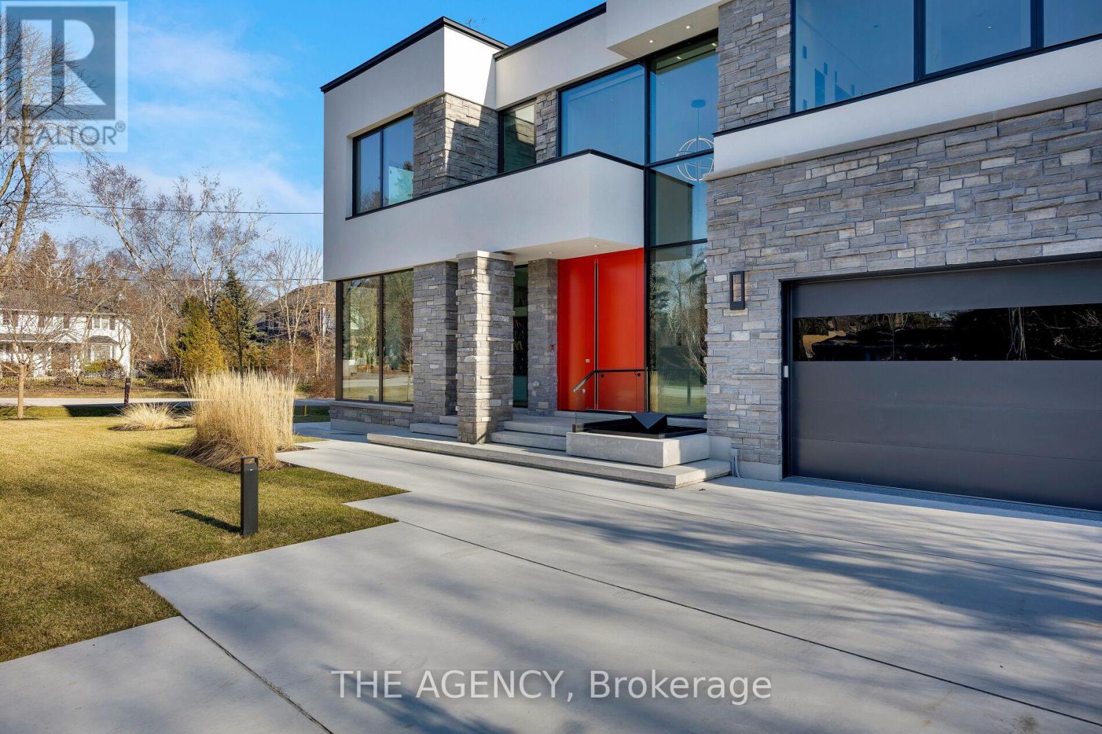 2048 Ardleigh Road, Oakville (Fd Ford), Ontario  L6J 4W8 - Photo 3 - W12239192