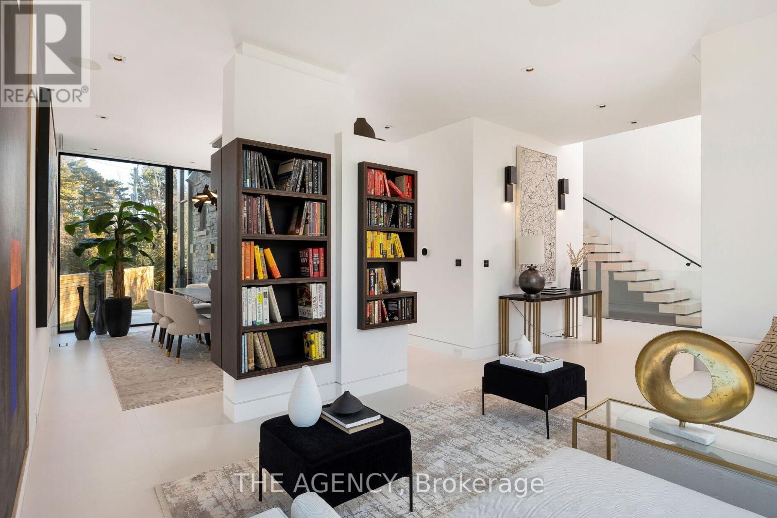 2048 Ardleigh Road, Oakville (Fd Ford), Ontario  L6J 4W8 - Photo 6 - W12239192