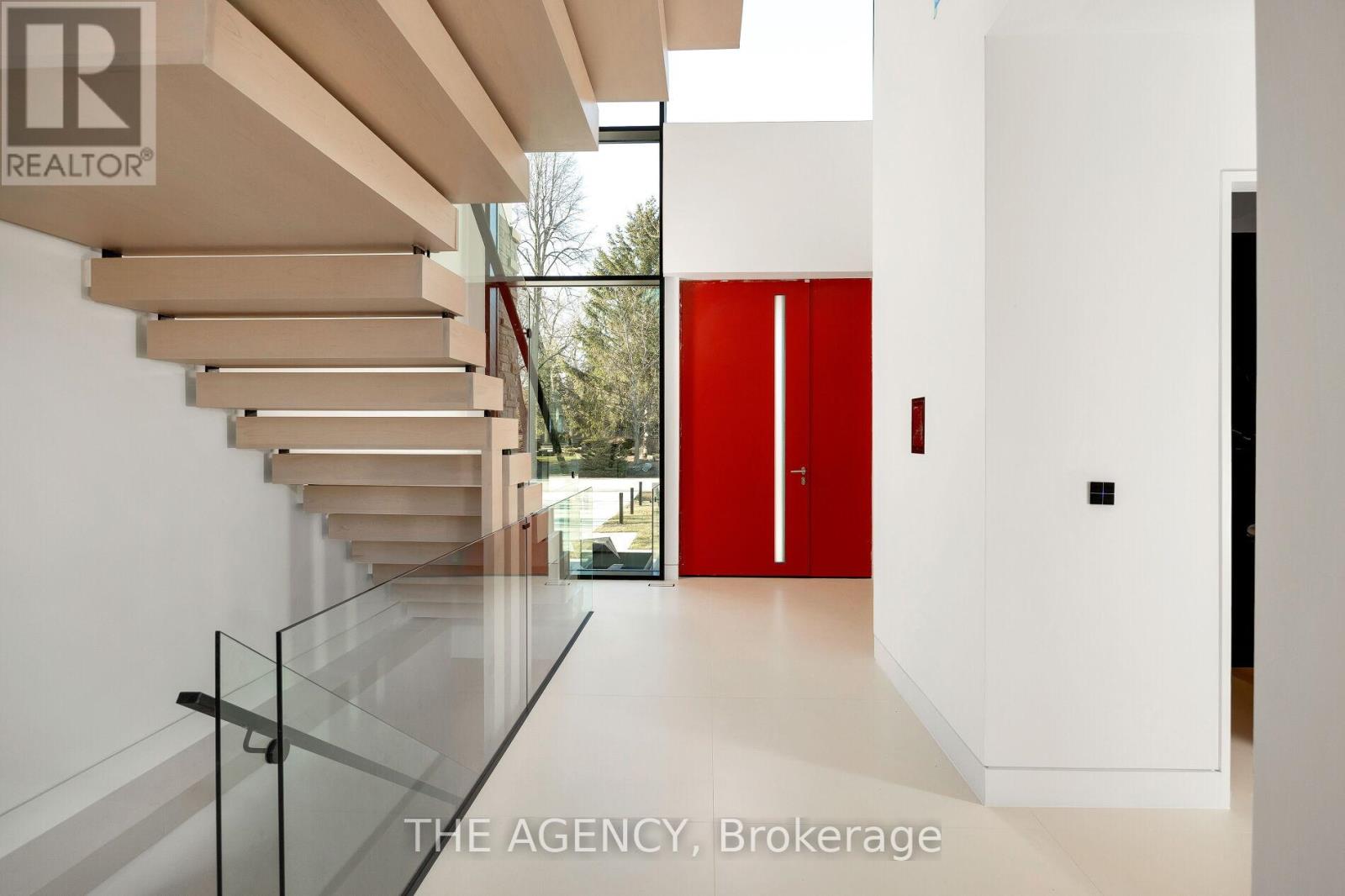 2048 Ardleigh Road, Oakville (Fd Ford), Ontario  L6J 4W8 - Photo 4 - W12239192