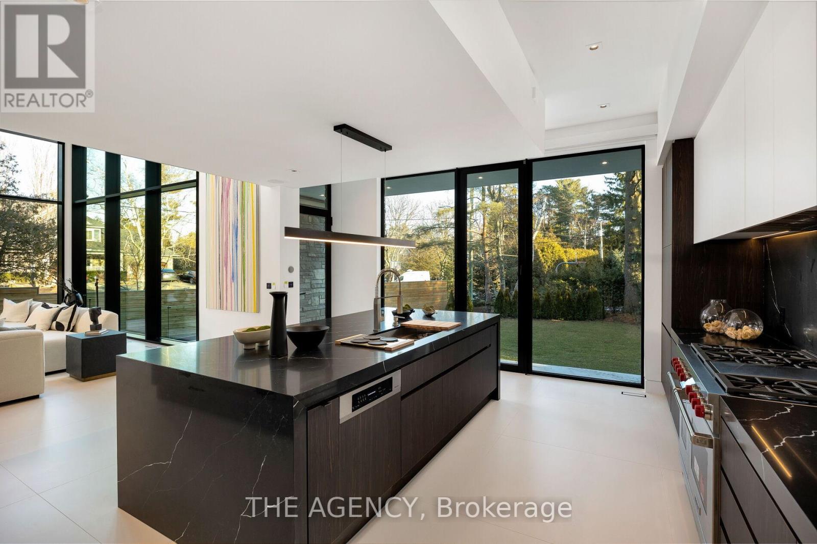 2048 Ardleigh Road, Oakville (Fd Ford), Ontario  L6J 4W8 - Photo 13 - W12239192