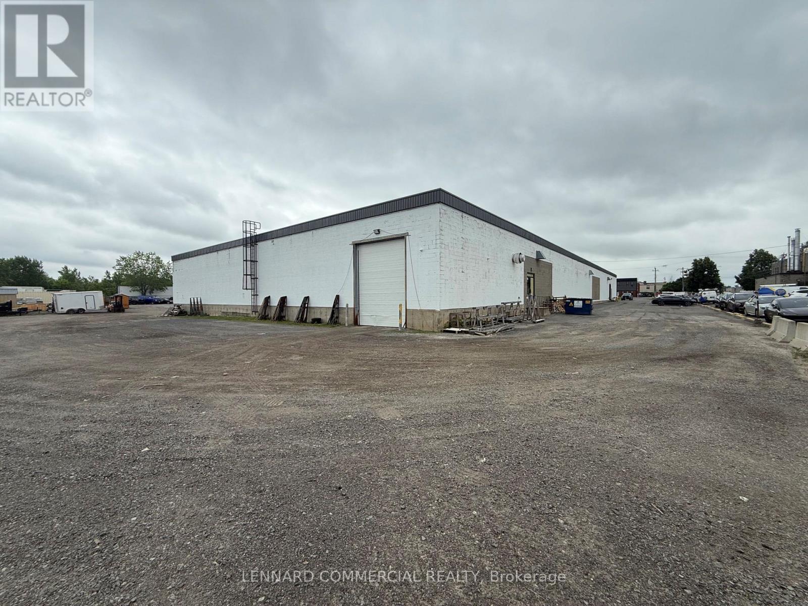85 Bentley Avenue, Ottawa, Ontario  K2E 6T7 - Photo 2 - X12242372