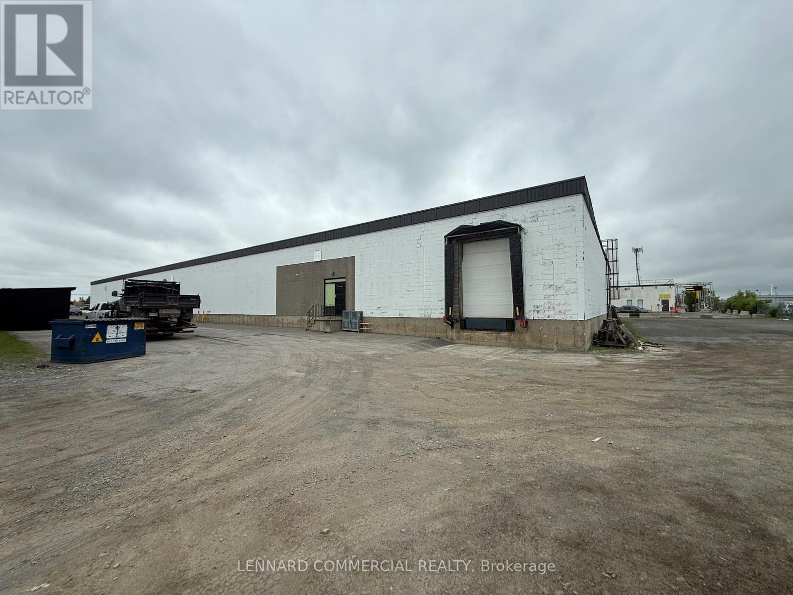 85 Bentley Avenue, Ottawa, Ontario  K2E 6T7 - Photo 3 - X12242372
