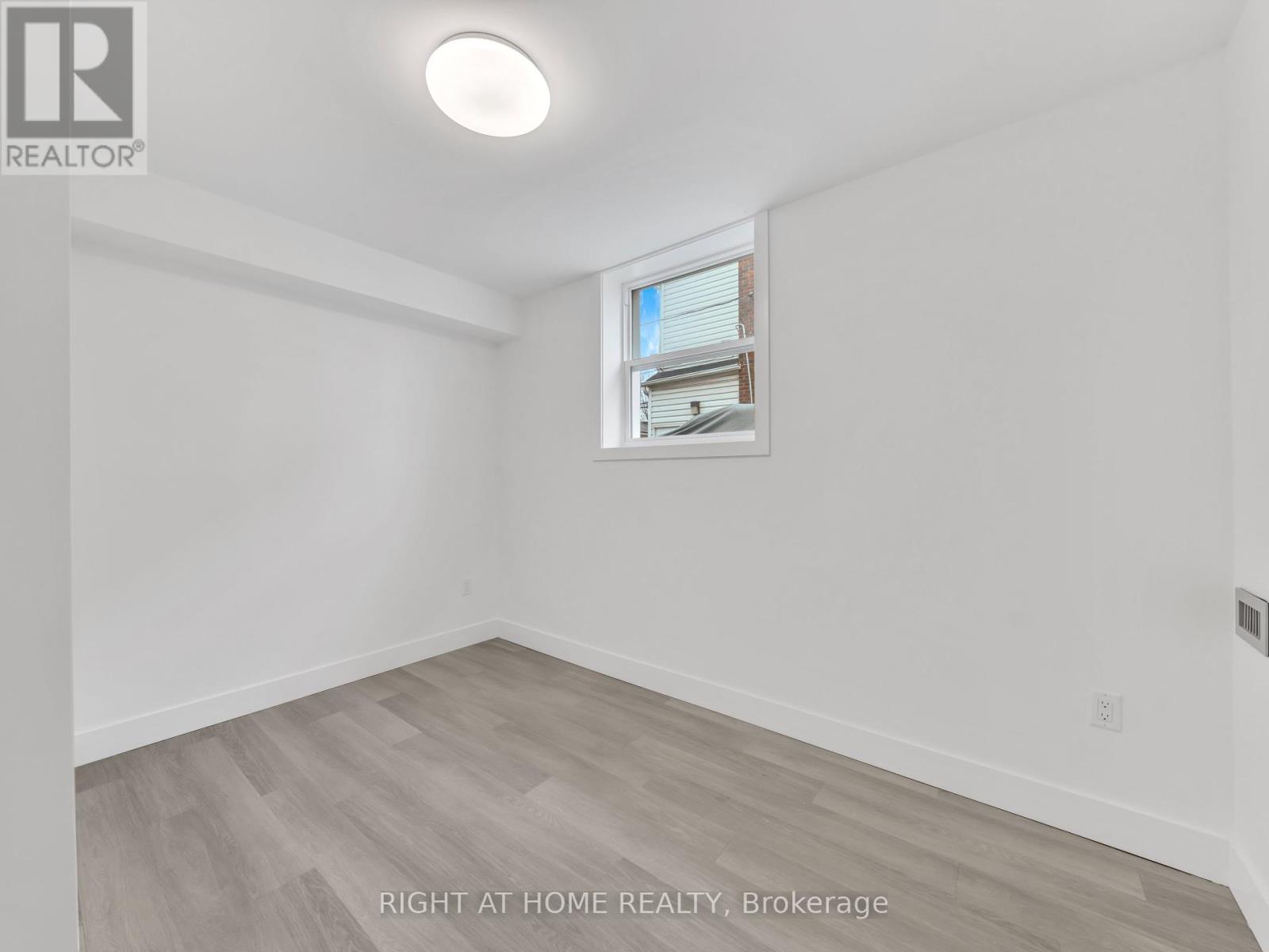 102 - 1804 Drouillard Road, Windsor, Ontario  N8W 3X5 - Photo 11 - X12242300