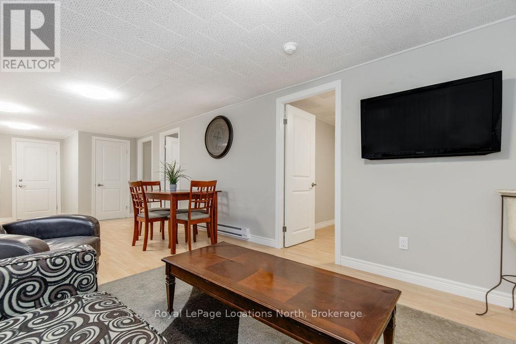 38 Laidlaw Street, Wasaga Beach, Ontario  L9Z 2L2 - Photo 10 - S12242397