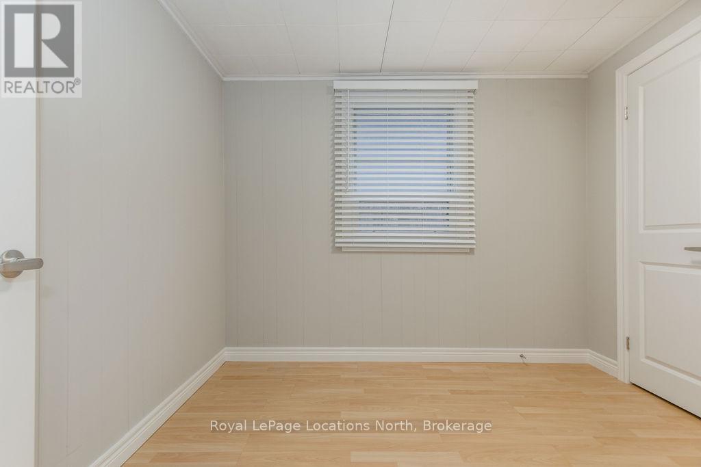 38 Laidlaw Street, Wasaga Beach, Ontario  L9Z 2L2 - Photo 11 - S12242397