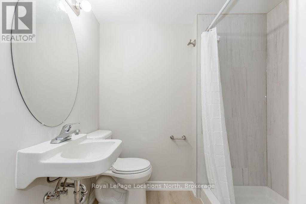 38 Laidlaw Street, Wasaga Beach, Ontario  L9Z 2L2 - Photo 13 - S12242397